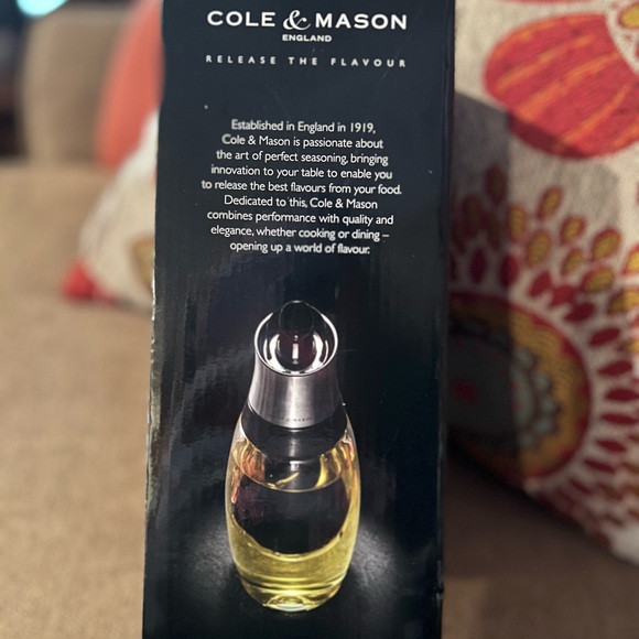 Cole & Mason duo oil and vinegar pourer. New in box. - Picture 4 of 5